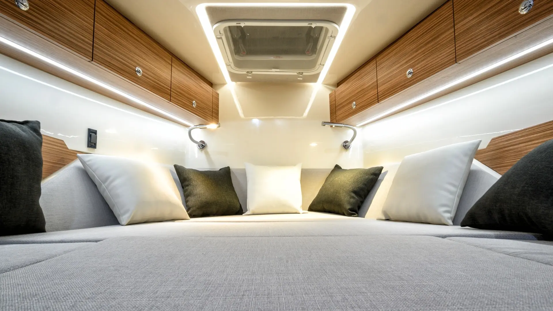 FLYER_F36_DSC_4405-16x9_desktop